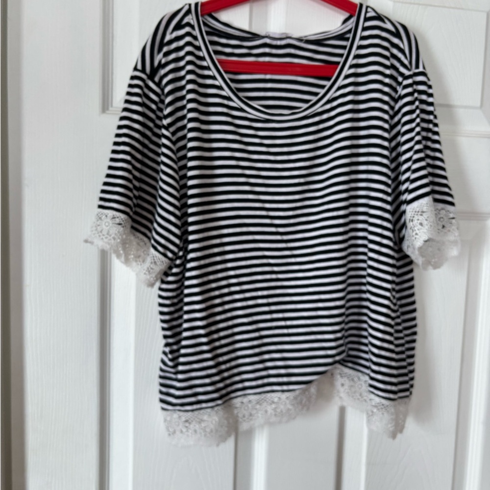 💙Ardene Black and White Striped Short Sleeve Top